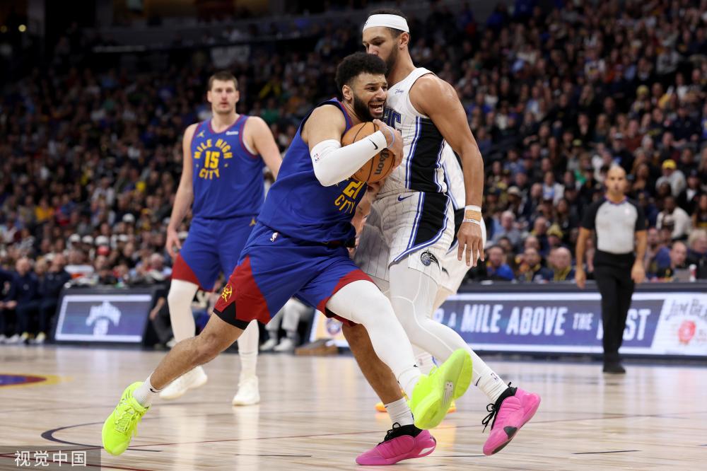 有一位坐轮 有一位坐轮