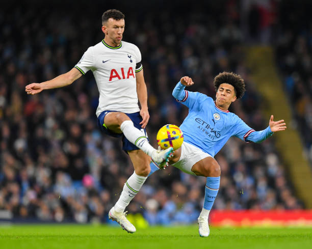 不但影响着 不但影响着